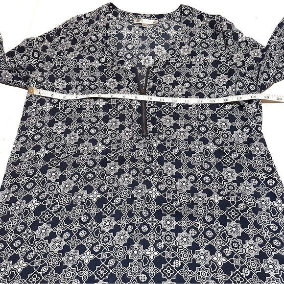 DE Collection Navy White Geo Print Popover Top Women’s S Small - Picture 6 of 9